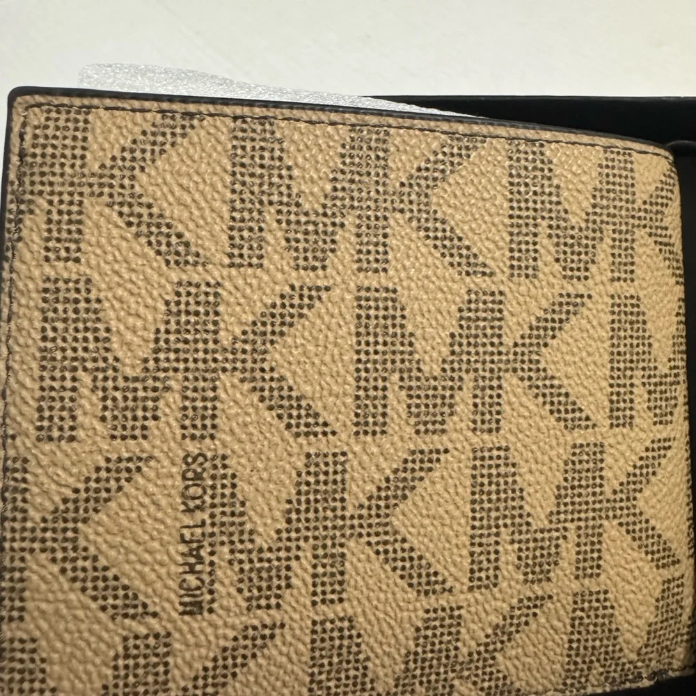 Michael Kors Brown Monogram Billfold Wallet - Picture 2 of 8